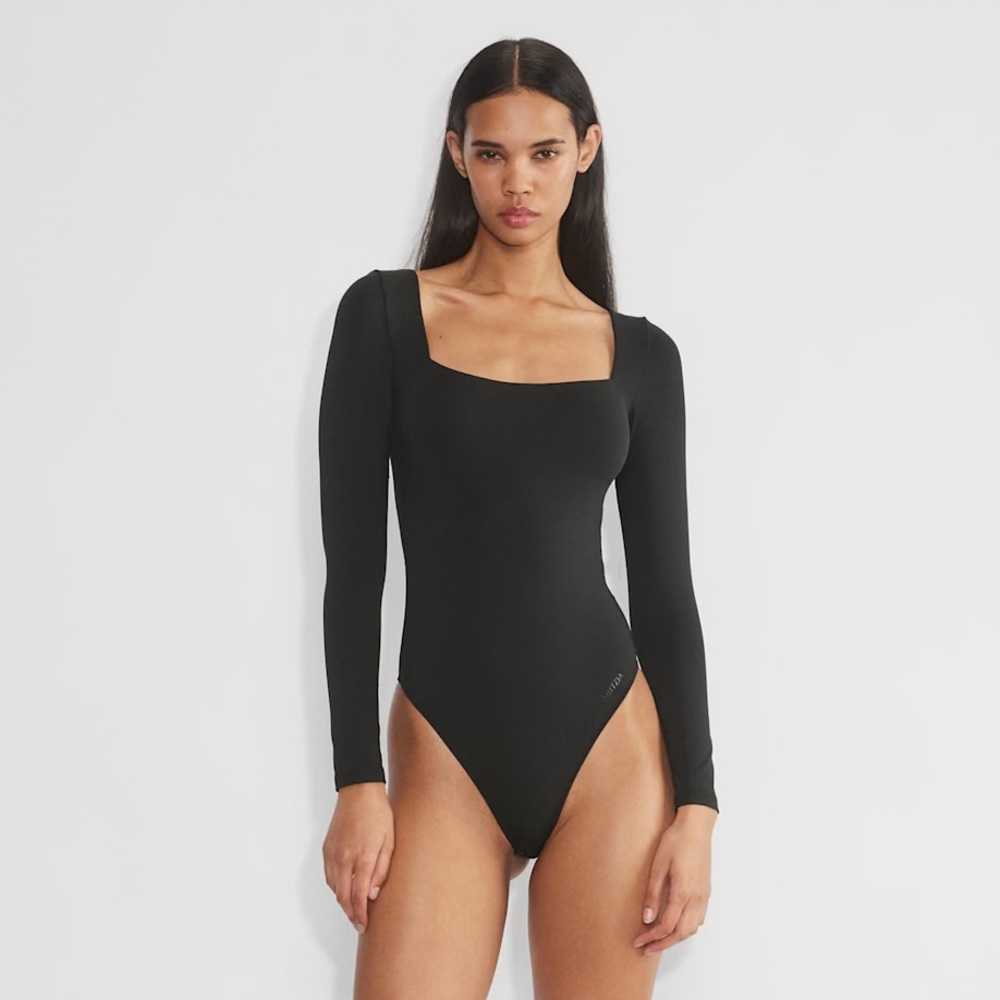 Aritzia Babaton Contour Longsleeve Bodysuit
